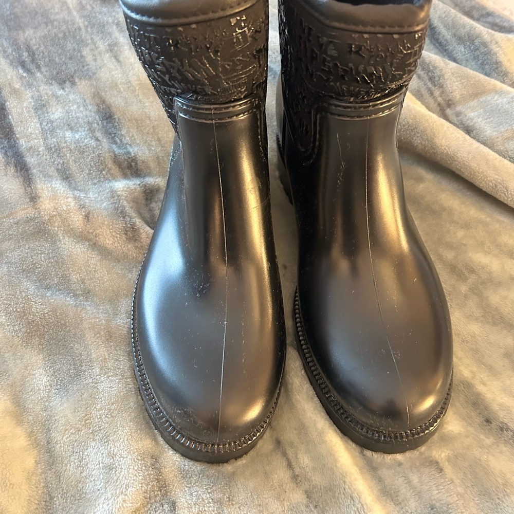 Sleek Black Winter Rain Boots with Embossed Design